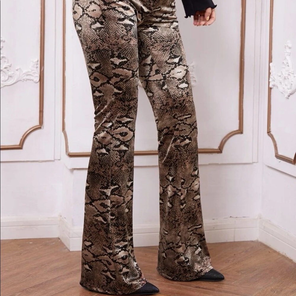 High waisted snakeskin flare pants - Picture 5 of 7